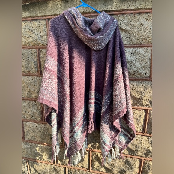 Simply Noelle one size hooded sweater wrap - Picture 2 of 4